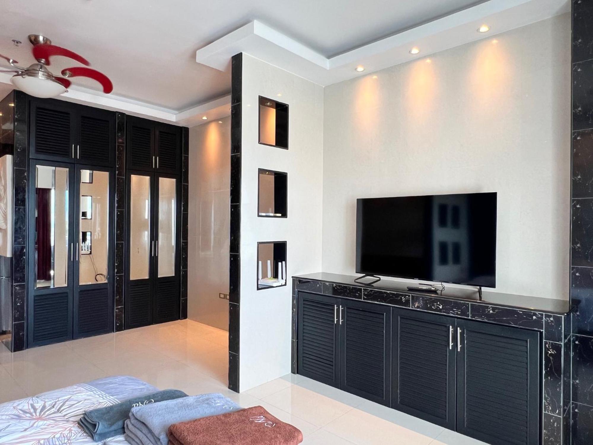 Viewtalay Beachfront By Nd Pattaya Exterior photo