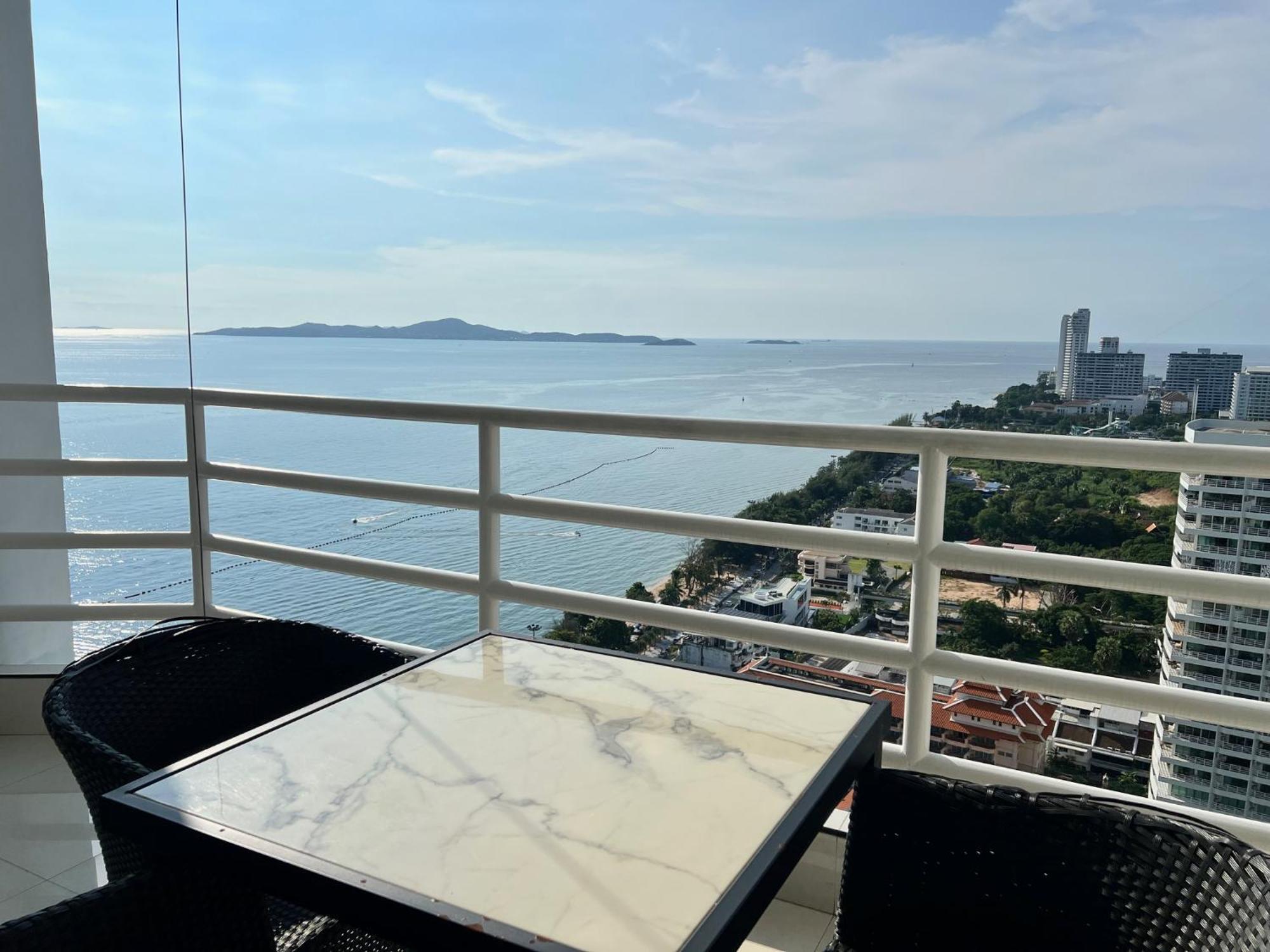 Viewtalay Beachfront By Nd Pattaya Exterior photo