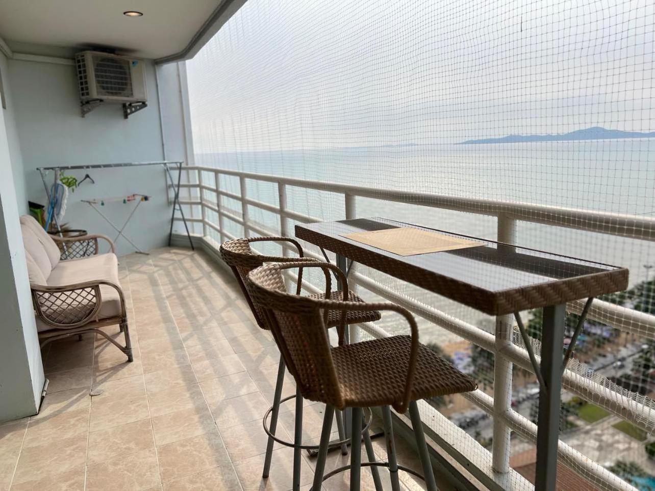 Viewtalay Beachfront By Nd Pattaya Exterior photo